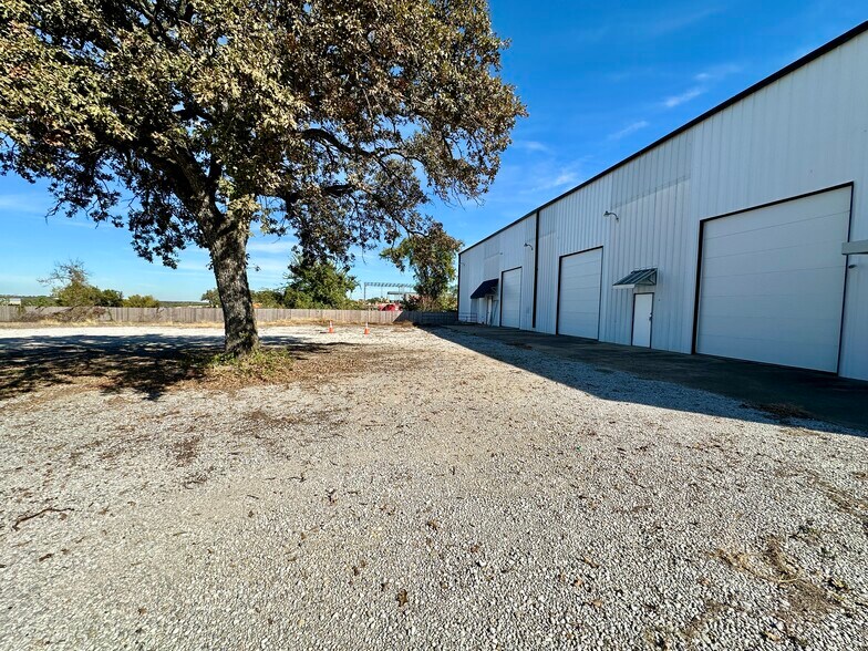 More Photos Of 3015 Burleson Blvd, Burleson Warehouse For Sale
