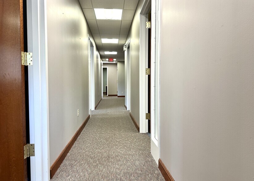More Photos Of 7 Orchard St, Asheville Bank For Lease