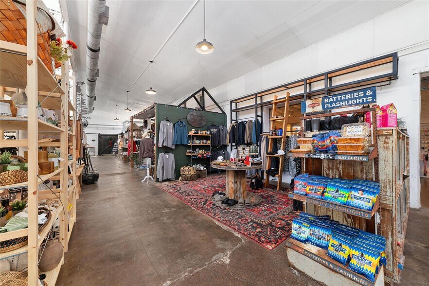 More Photos Of 508 N Center Ave, Brownwood Department Store For Sale