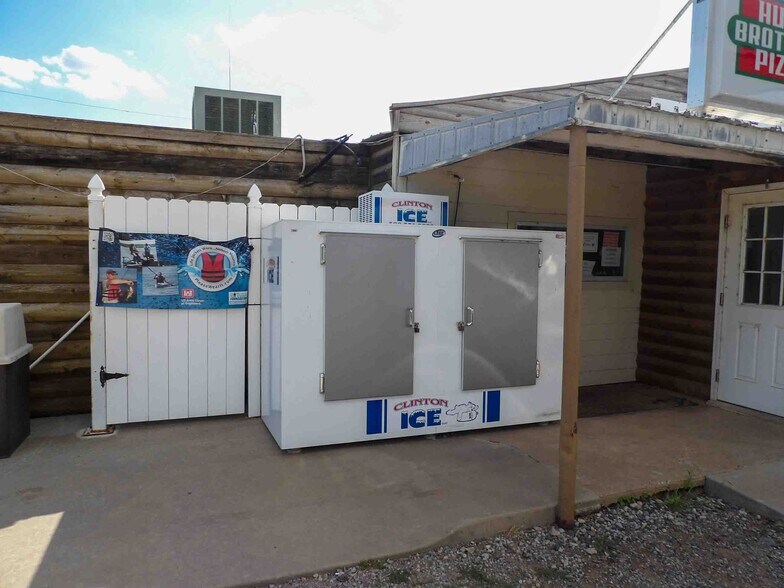 More Photos Of 245971 E Country Rd, Canton Service Station For Sale