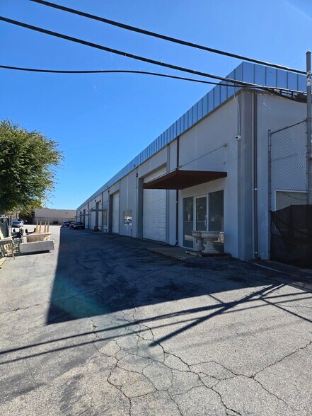More Photos Of 4226 Valley Fair St, Simi Valley Manufacturing For Sale
