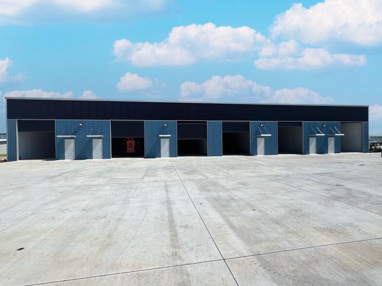 More Photos Of 12432 Road Runner Ln, Oklahoma City Warehouse For Lease