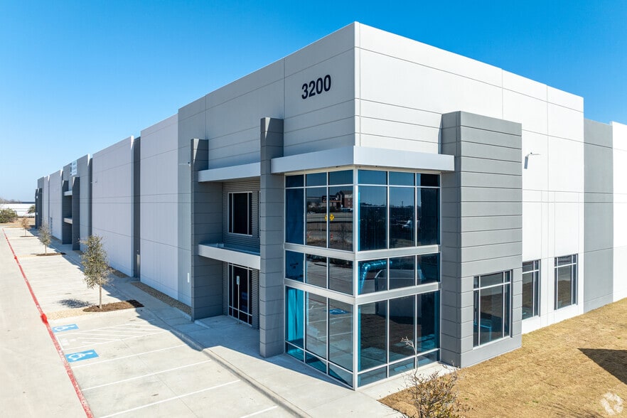 More Photos Of 3210 N Central Expy, McKinney Unknown For Lease