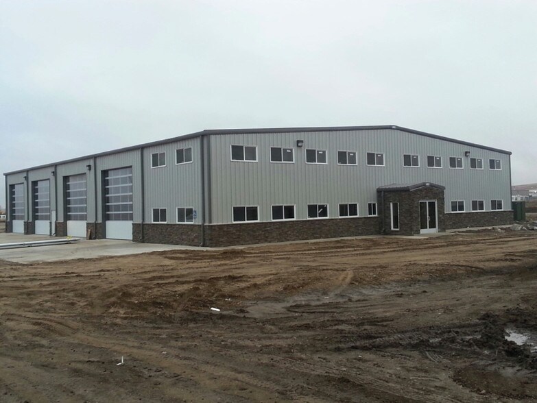 More Photos Of 603 Well St, Williston Warehouse For Sale