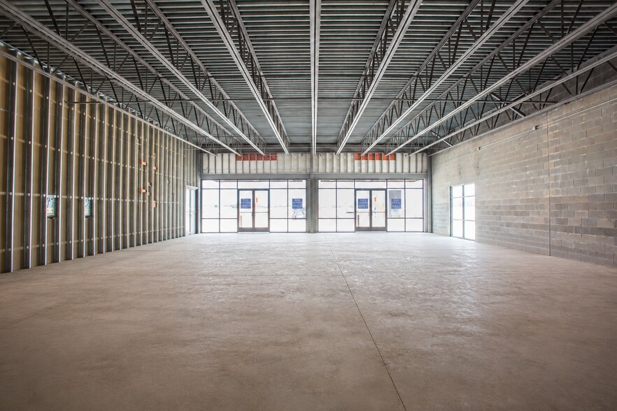 More Photos Of 19676 N Interstate 35, West General Retail For Lease