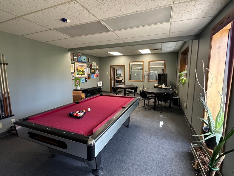 More Photos Of 1740 Livingston Ave, West Saint Paul Light Manufacturing For Sale