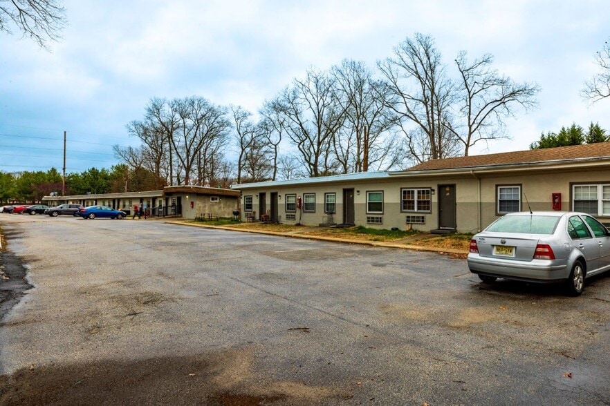 More Photos Of 899 Corkery Ln, Williamstown Hotel For Sale