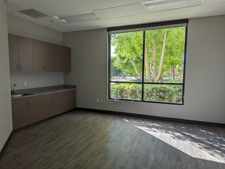 More Photos Of 16875 Heacock St, Moreno Valley Distribution For Lease