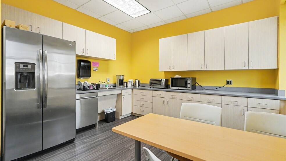 More Photos Of 333 Maynard St, Ann Arbor Office For Sale
