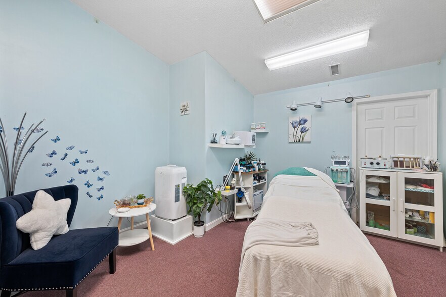 More Photos Of 287 W Boylston St, West Boylston Office For Sale