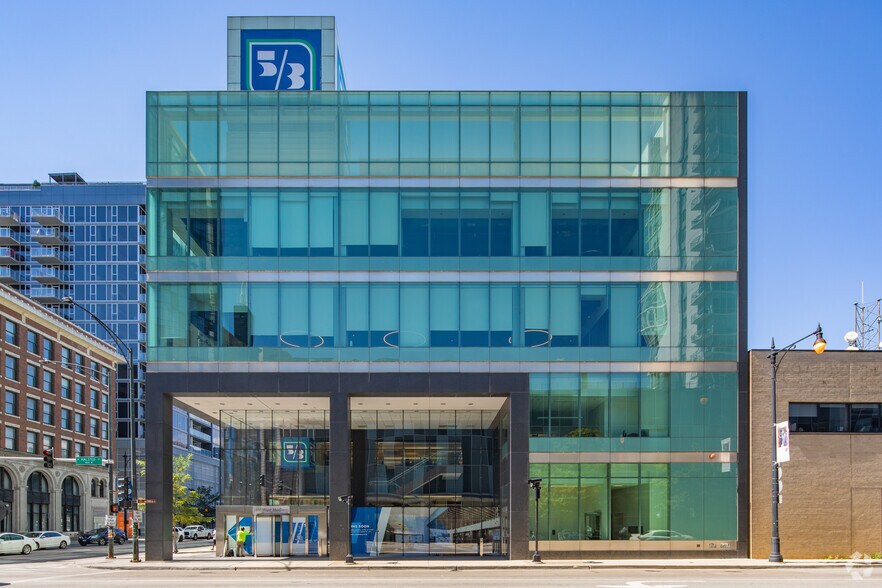 More Photos Of 800-810 W Madison St, Chicago Office For Lease