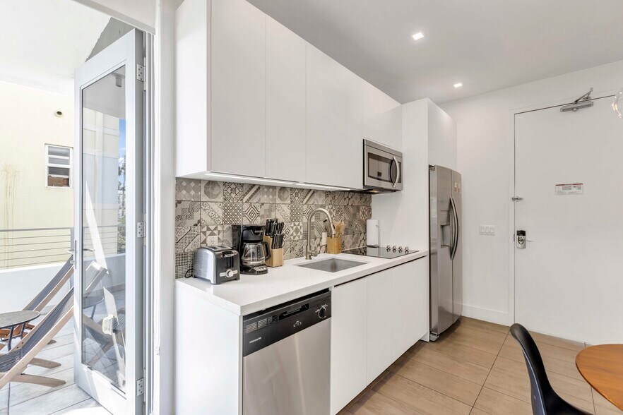 More Photos Of 538 Meridian Ave, Miami Beach Hospitality For Sale