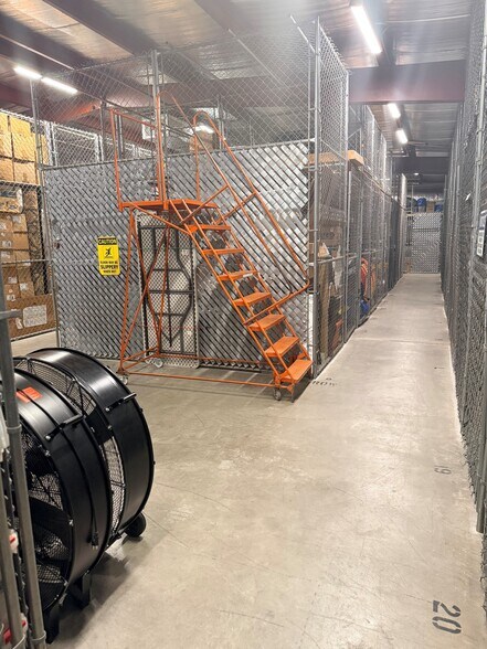 More Photos Of 102 James St, Venice Self Storage For Sale