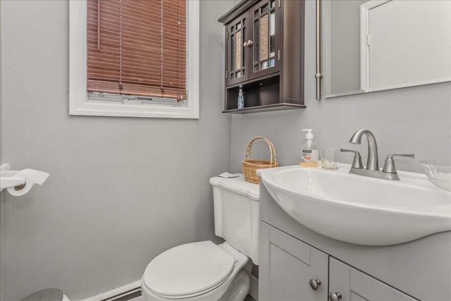 More Photos Of 774 Townline Rd, Hauppauge Research And Development For Sale