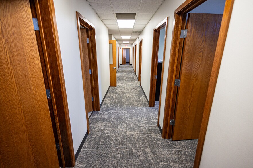 More Photos Of 1110 Oak Ridge Dr, Eau Claire Medical For Lease