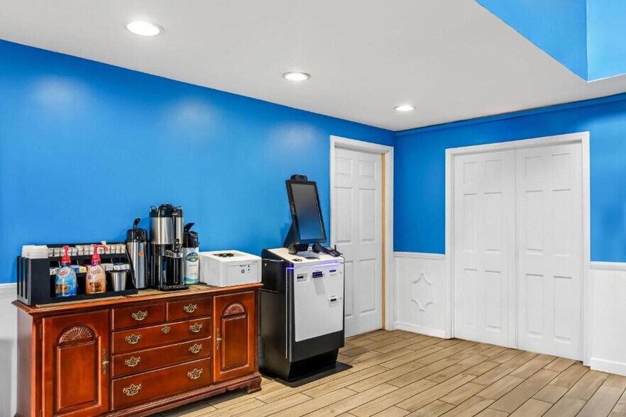 More Photos Of 164 Jameson Inn Dr, Forest City Hotel For Sale