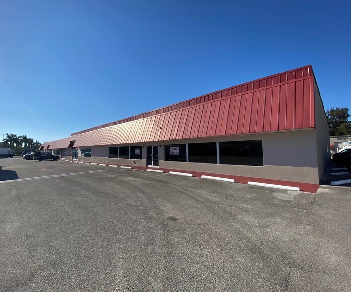 More Photos Of 3700-3758 SE Dixie Hwy, Stuart General Retail For Lease