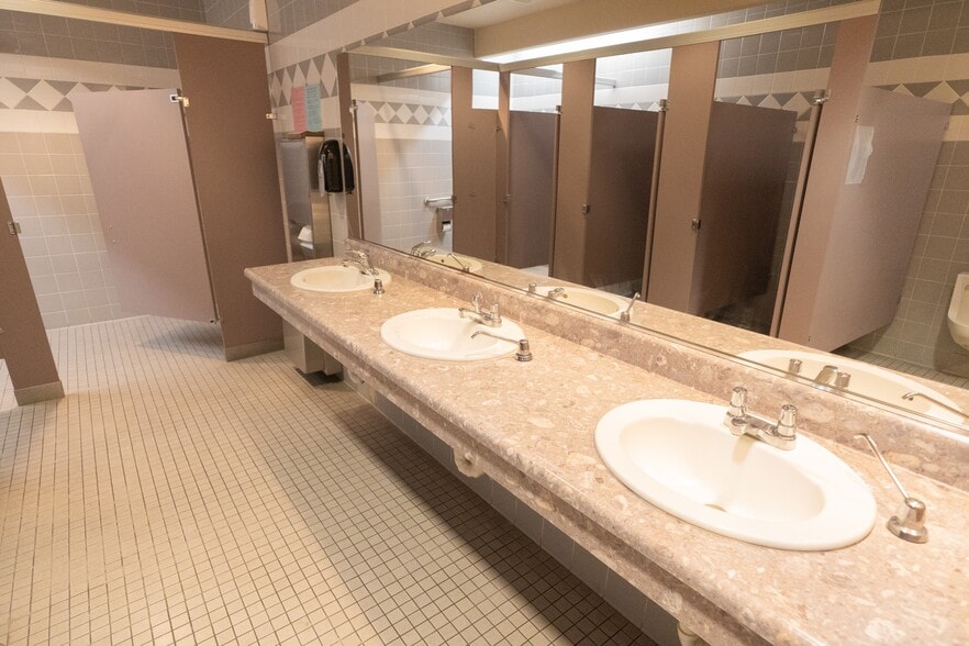 More Photos Of 401 Lesher Dr, Merced Office Residential For Lease