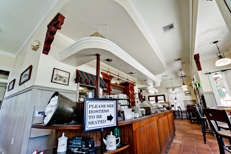 More Photos Of 1503 4th St, Sarasota Restaurant For Lease