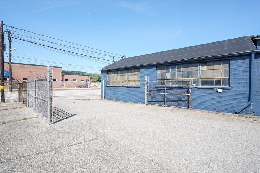 More Photos Of 1702 Wheeling Ave, Glen Dale Manufacturing For Sale