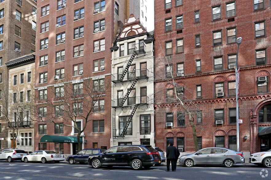 More Photos Of 330 W 86th St, New York Apartments For Sale