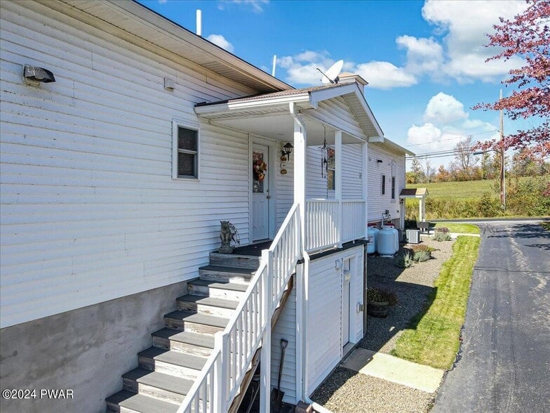 More Photos Of 186 Ledgedale Rd, Lake Ariel Apartments For Sale