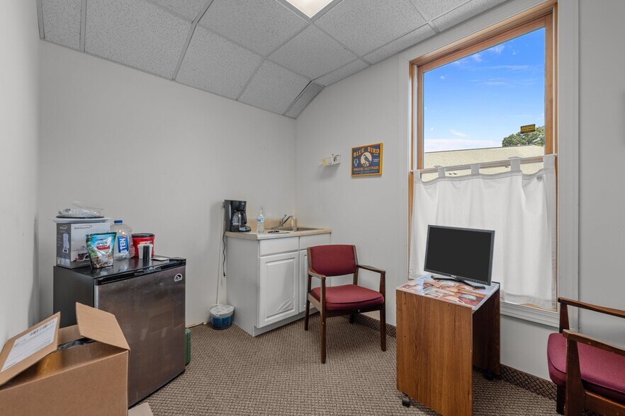 More Photos Of 2961 Crouse Ln, Burlington Medical For Sale