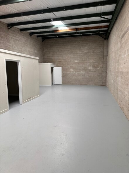 More Photos Of 1202-2 NE Pine Island Rd, Cape Coral Warehouse For Lease
