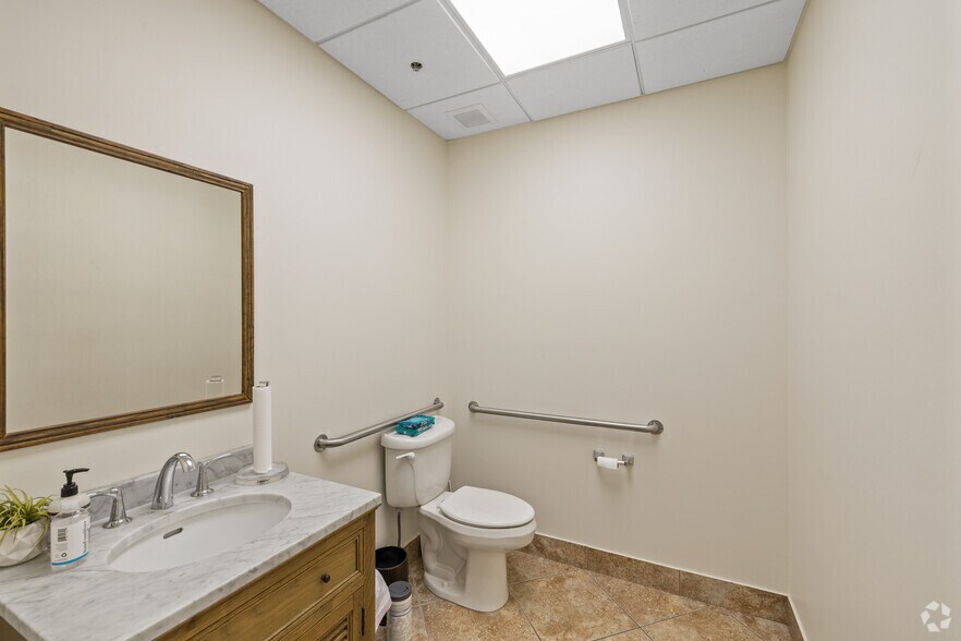 More Photos Of 3200 Fairlane Farms Rd, Wellington Light Distribution For Sale