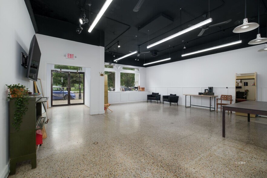 More Photos Of 314 2nd Ave, Gallipolis Storefront For Sale