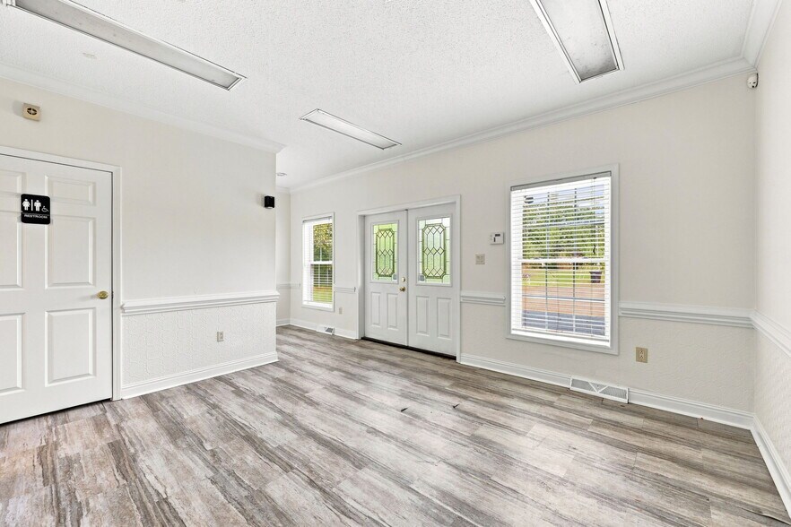 More Photos Of 1708 S Mebane St, Burlington Office For Sale