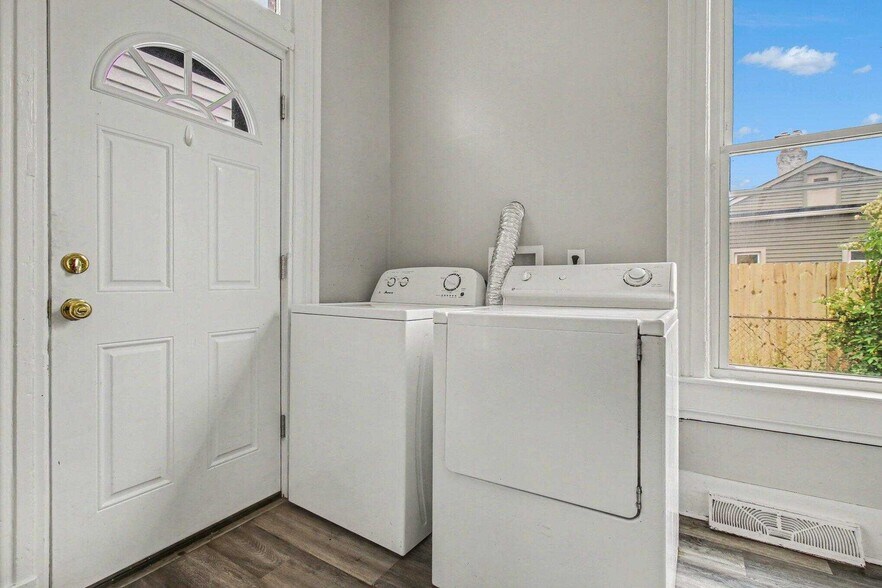 More Photos Of 318-320 Lafayette Ave, Bellevue Apartments For Sale
