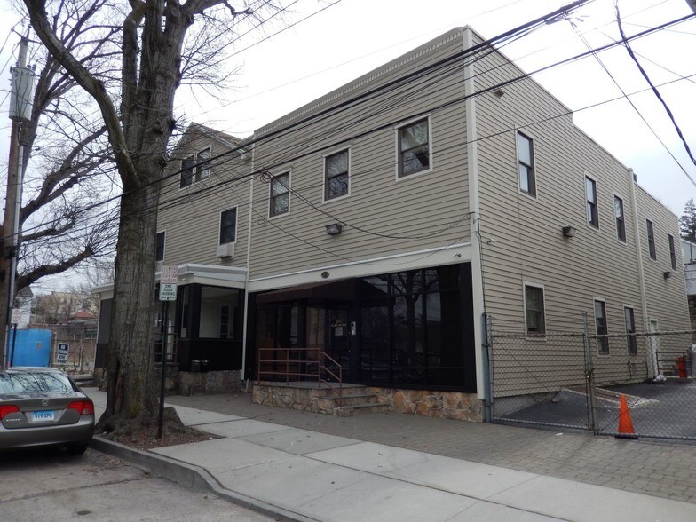 More Photos Of 15 S Macquesten Pky, Mount Vernon Office Residential For Lease