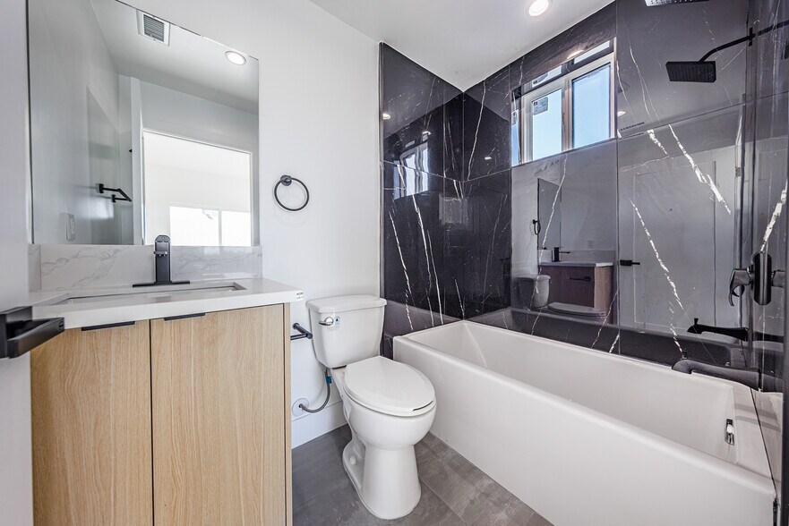 More Photos Of 2938 S Sycamore Ave, Los Angeles Apartments For Sale