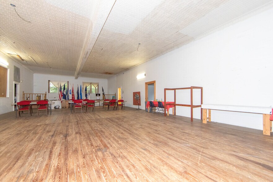More Photos Of 913 Old Buckingham Rd, Cumberland Lodge Meeting Hall For Sale