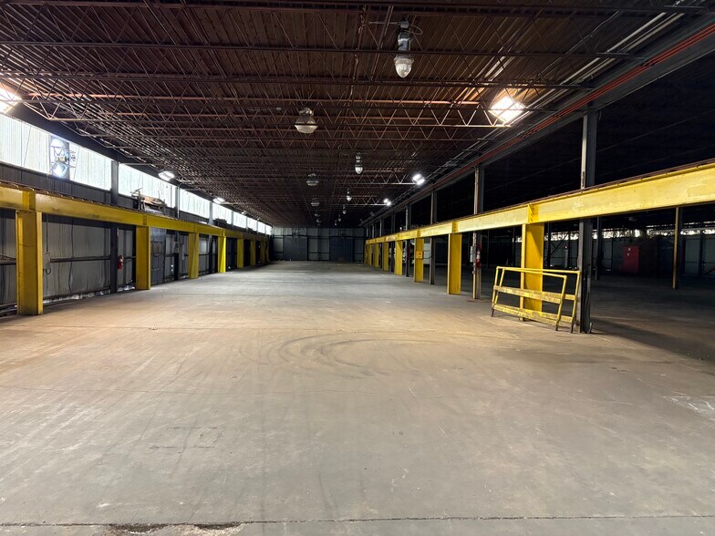 More Photos Of 1 Chicago Ave, Elizabeth Warehouse For Sale