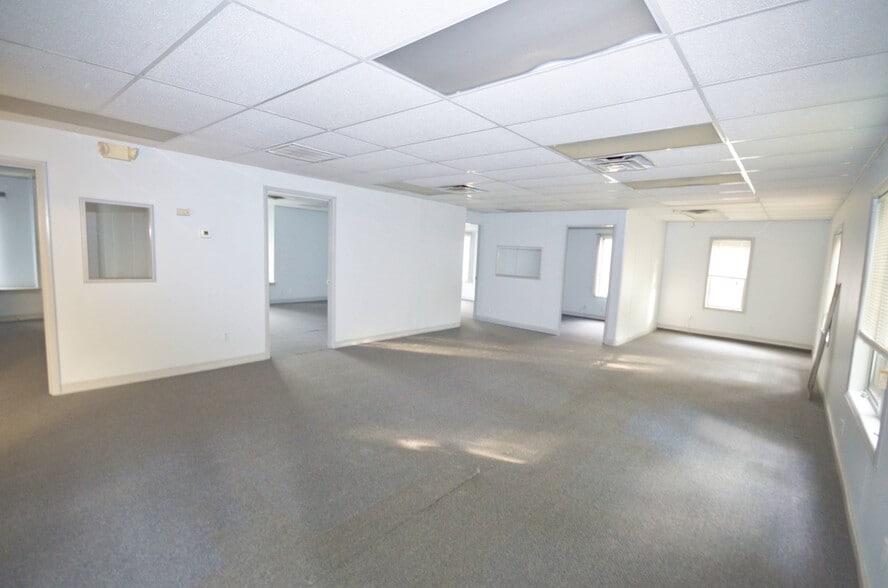 More Photos Of 1 Austin Ave, Iselin Medical For Lease