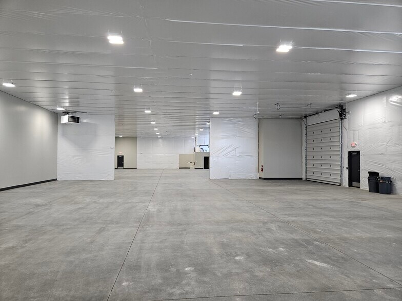 More Photos Of 5807 Thorpe, Spokane Light Distribution For Lease