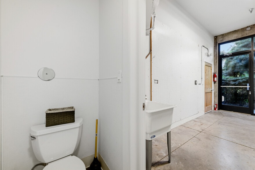 More Photos Of 1435 Technology Ln, Petaluma Research And Development For Sale