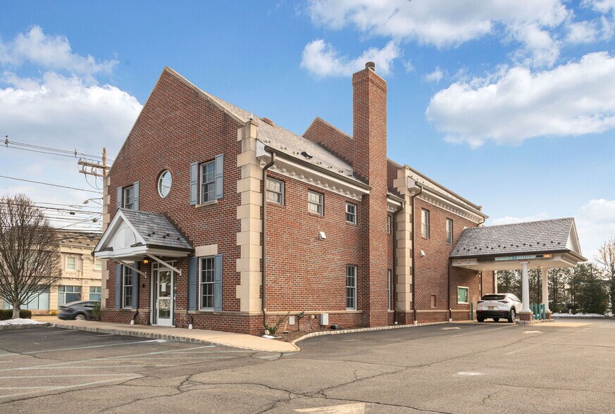 More Photos Of 269 Main St, Madison Bank For Lease