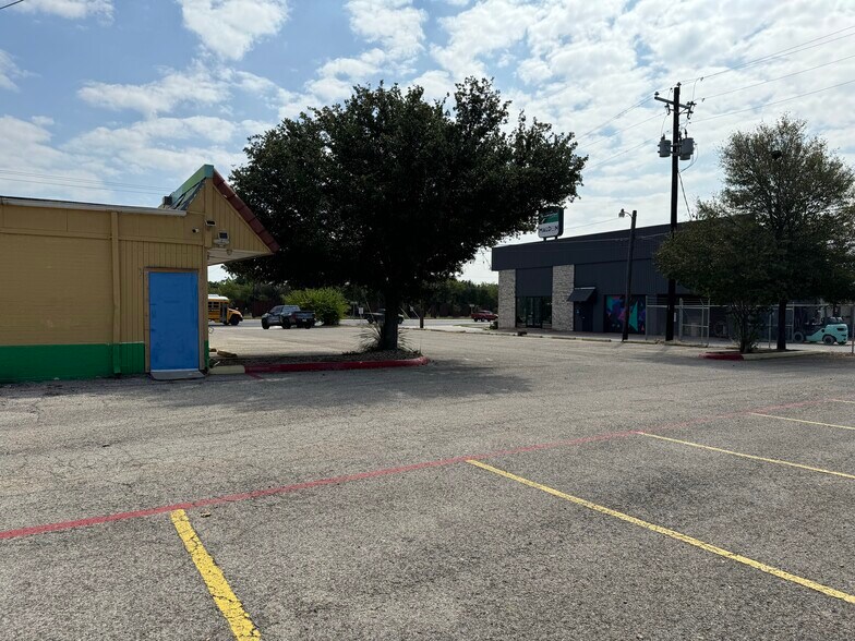 More Photos Of 315 N Bell Blvd, Cedar Park Restaurant For Lease