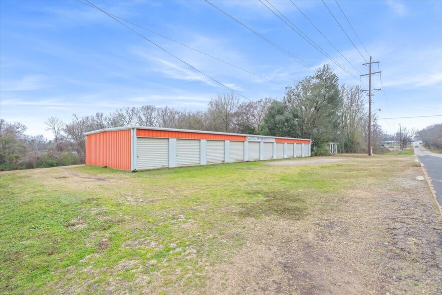 More Photos Of 601 Frank st, Grand Saline Self Storage For Sale