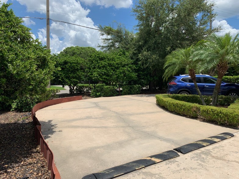 More Photos Of 4215 Edgewater Dr, Orlando Office For Lease