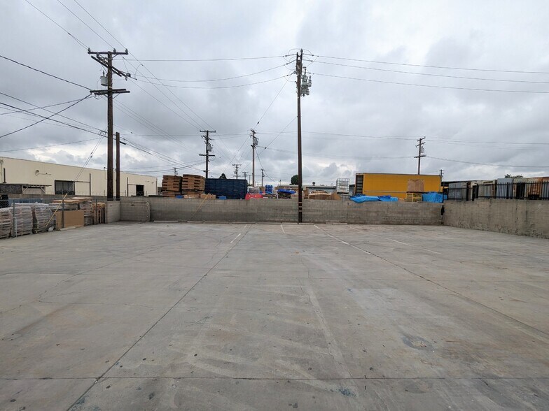 More Photos Of 10880 Thienes Ave, South El Monte Warehouse For Lease