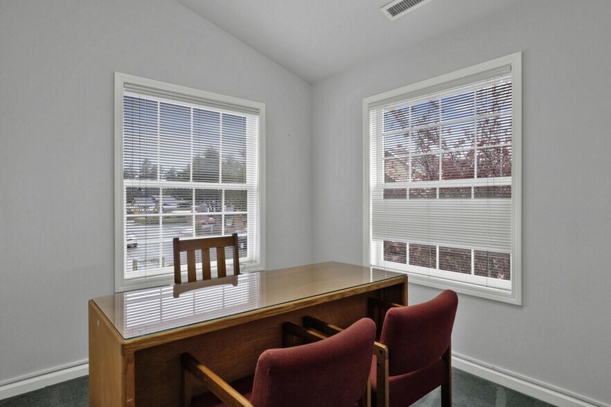 More Photos Of 1875 Highway 101, Florence Office For Sale