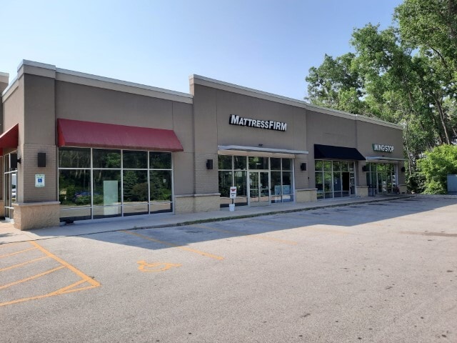 More Photos Of 2626 S Oneida St, Green Bay Storefront For Lease