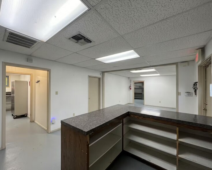 More Photos Of 820 Shelby Ln, Austin Warehouse For Lease