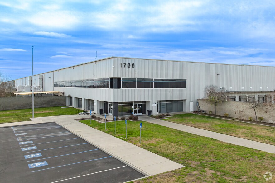 Primary Photo Of 1700 Schuster Rd, Delano Distribution For Lease