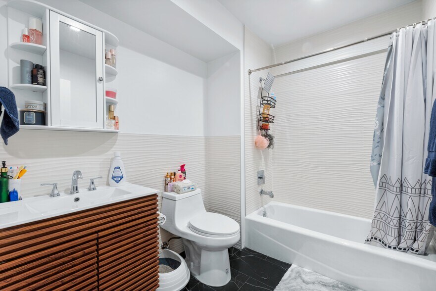 More Photos Of 473 E 55th St, Long Beach Apartments For Sale