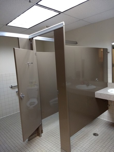 More Photos Of 820 N Concord St, South Saint Paul Light Distribution For Lease